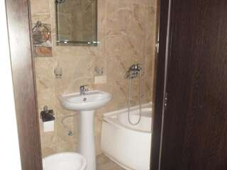 Отель Shatell Тбилиси Двухместный номер с 2 отдельными кроватями и балконом-12